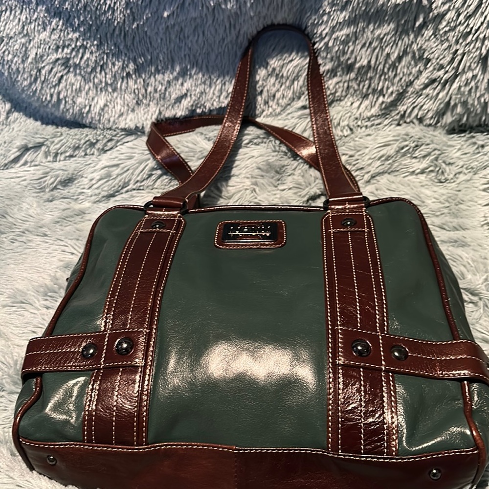 MAXX NEW YORK SIGNATURE Beautiful Soft Leather Green/Brown Shoulder Bag.